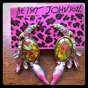 Betsey Johnson Tucan Earrings 🌺